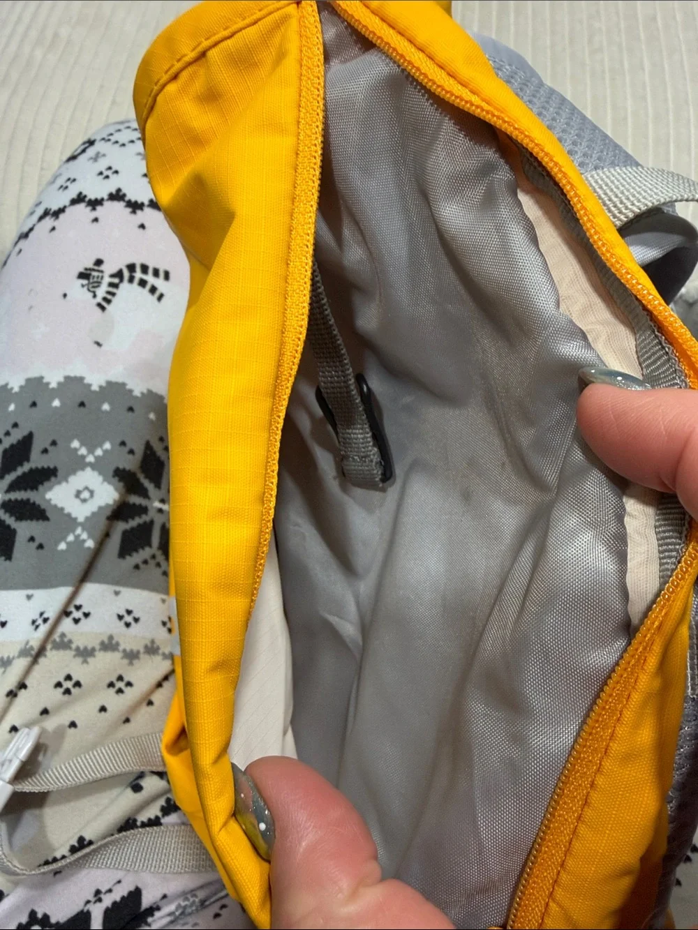 CamelBak Arête 18 Hydration Pack Yellow. Great shape! Like new.
